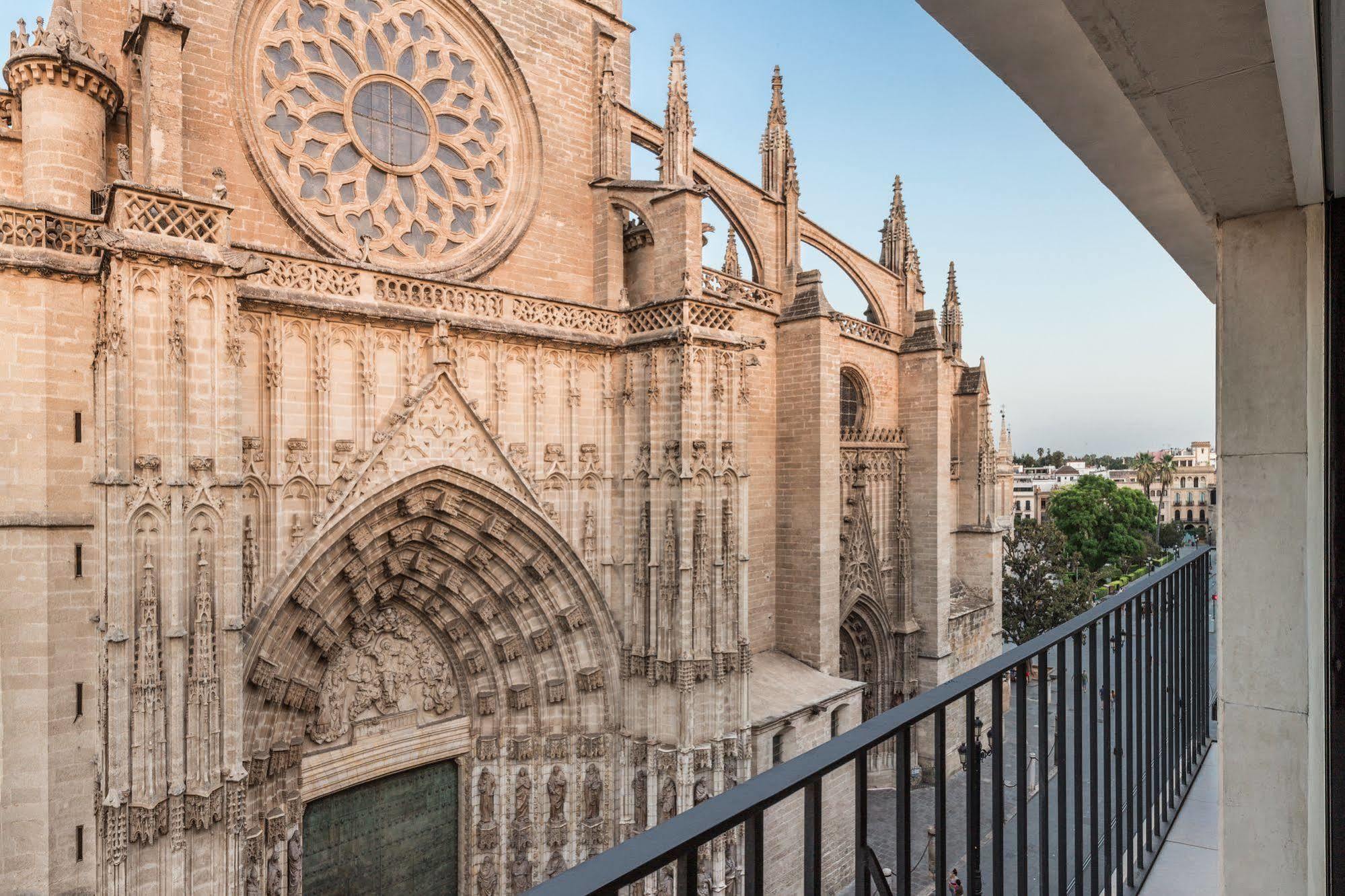 Puerta Catedral Suites Sevilla Exterior foto